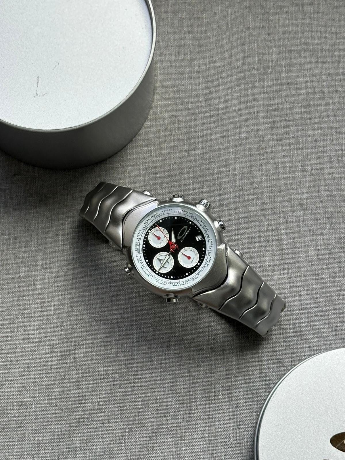 Oakley Judge Chronograph Watch – Black/Blue/White Dial, Matte 