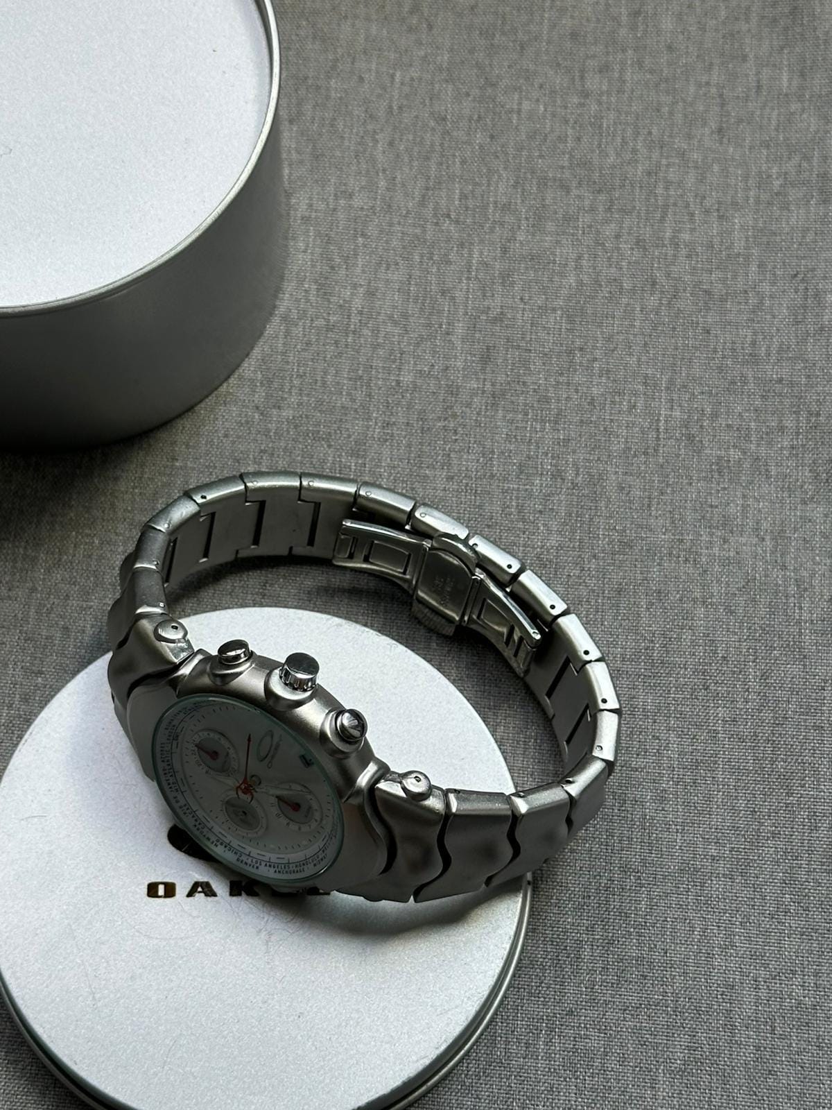 Oakley Judge Chronograph Watch – Black/Blue/White Dial, Matte Brushed Stainless Steel Bracelet, Swiss Movement