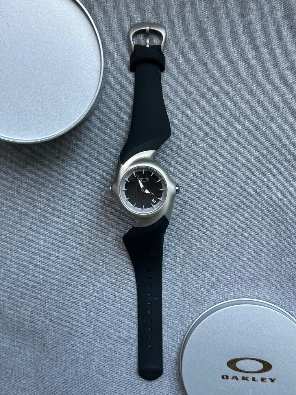 Oakley D1 Icon Watch: Black/White/Blue Dial, Rare Collectible Men's Sports Watch with Case