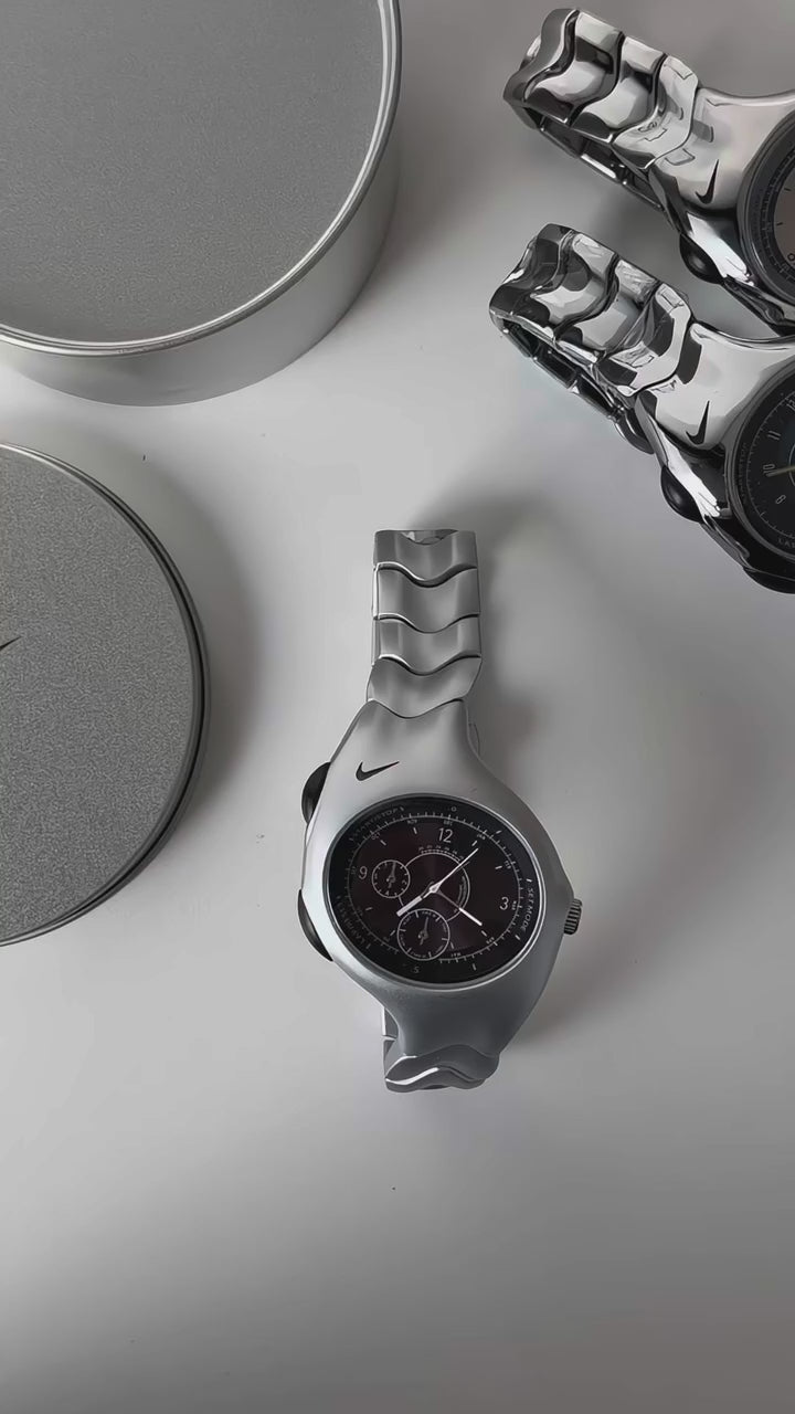 Relógio Nike Triax Chronograph – prata brilhante com mostrador preto e amarelo | Relógio desportivo vintage em aço inoxidável cinzento, peça rara de coleção
