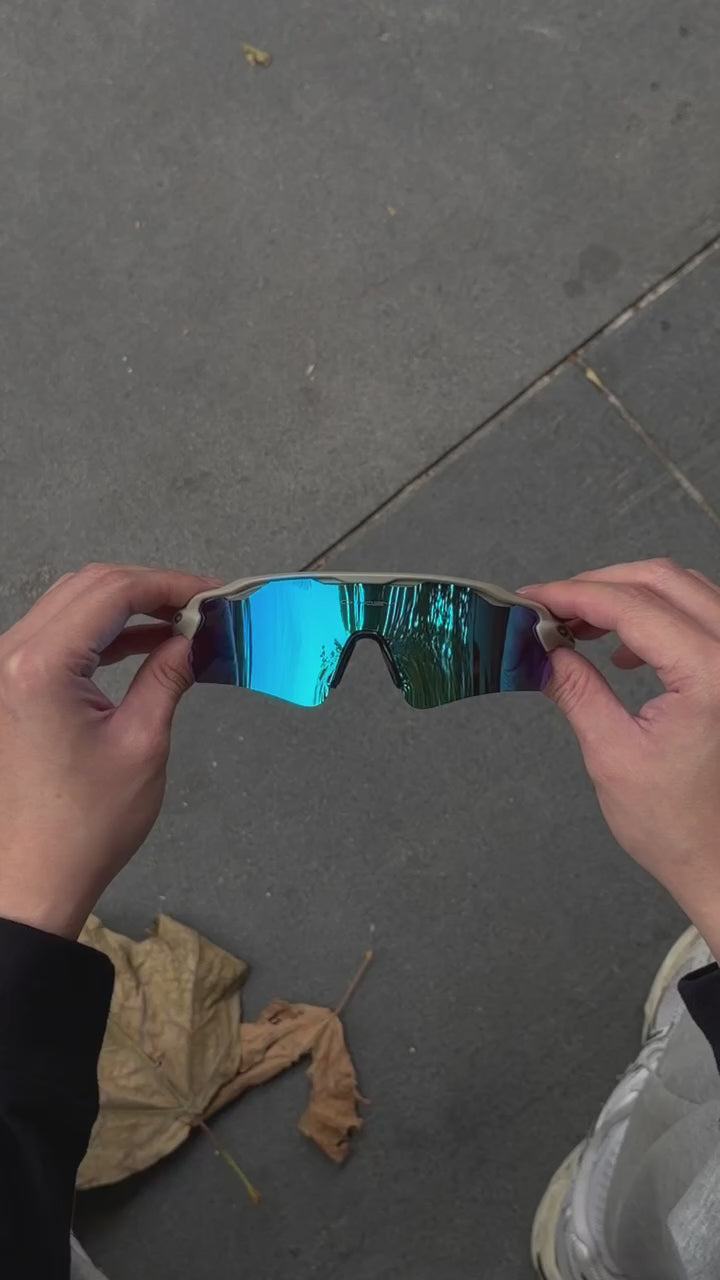 Gafas de sol Oakley Performance Shield con lentes azul océano y montura deportiva estilo Oakley