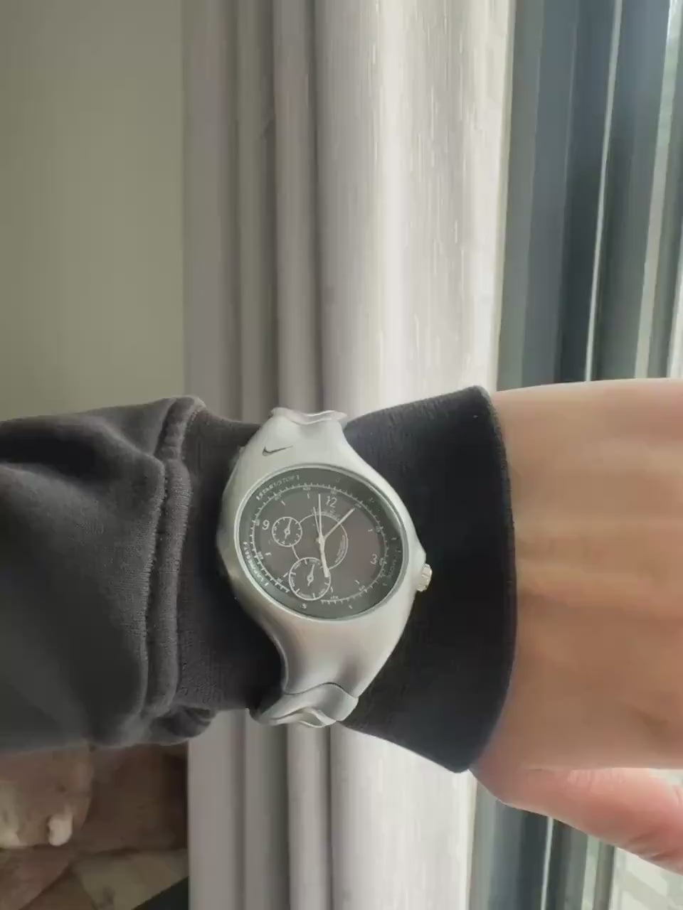 Nike Triax Chronograph Watch – Metallic Silver Wave-Link Band, Black Dial | Vintage Nike Sports Watch